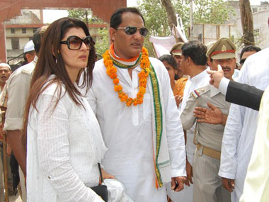 Why does no one call Modi an outsider in Varanasi, asks Azharuddin Why does no one call Modi an outsider in Varanasi, asks Azharuddin