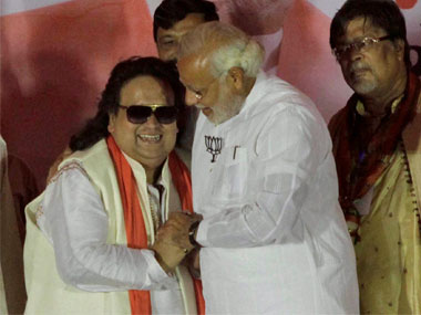 Modi taunts Mamata over Saradha; Look after your wife, retorts TMC Modi taunts Mamata over Saradha; Look after your wife, retorts TMC