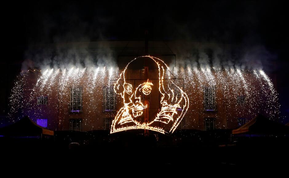 A flaming depiction of William Shakespeare is seen during a firework display at the Royal Shakespeare Company marking the 450th anniversary of Shakespeare's birth in Stratford-upon-Avon, southern England April 23, 2014. Known as the Bard and regarded as England's greatest playwright, Shakespeare, whose 450th birthday is celebrated on Wednesday, let his imagination roam as widely as his characters. REUTERS/Suzanne Plunkett 