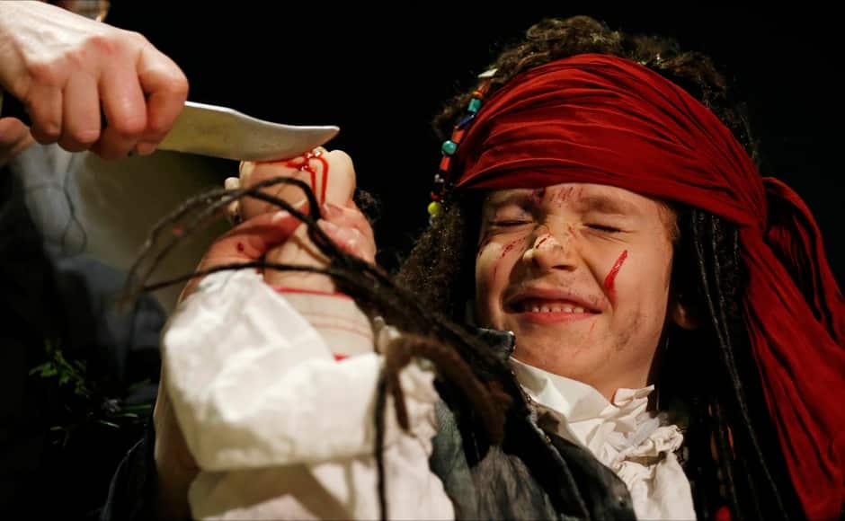 Volunteer Henry Clarke winces as he is cut with a fake knife which concealed artificial blood during a workshop entitled Blood, Guts & Gore at the Royal Shakespeare Theatre in Stratford-upon-Avon, southern England April 26, 2014. William Shakespeare's birthplace of Stratford-upon-Avon is hosting a weekend of festivities in celebration of their famous son who was regarded as England's greatest playwright. REUTERS/Suzanne Plunkett 
