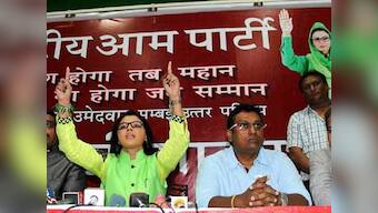 'Illiterate' Rakhi Sawant owes IT dept Rs 72 lakh in tax dues