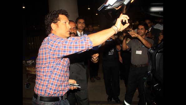 Photos: Sachin Tendulkar spotted at Mumbai International airport