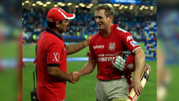 RCB v KXIP Tweet report: 'Sehwag's helmet has scored more runs than Gambhir'