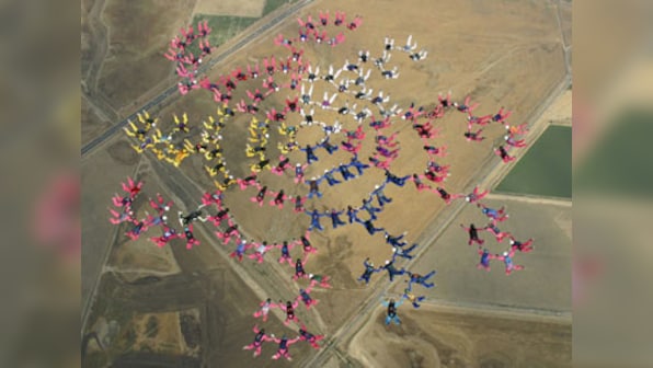 Skydiver dies after parachute malfunction during record group-jump try