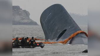 S-Korea ferry: Transcript shows captain delayed evacuation