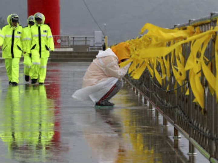 S-Korea's prez apologises over poor response to ferry disaster