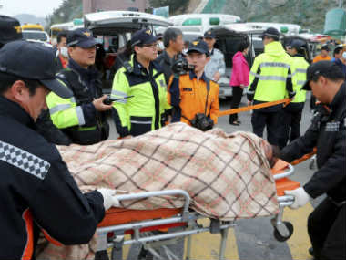 S-Korea ferry Live: 146 dead, search for missing continues S-Korea ferry Live: 146 dead, search for missing continues