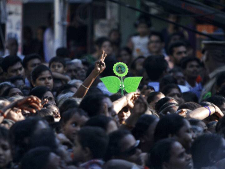 Lok Sabha elections: DMK, AIADMK men clash in two booths