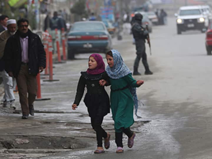 Afghans defy Taliban threat, line up to vote for new leader