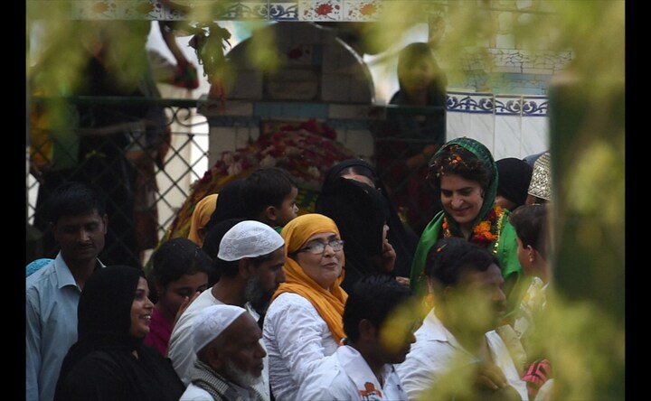 Photos:  Rahul, Priyanka offer prayers at dargah in Amethi