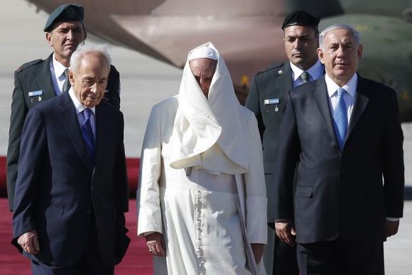 As Mideast trip nears end, Pope navigates minefield of symbols As Mideast trip nears end, Pope navigates minefield of symbols