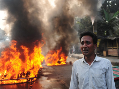 Mob of 3000 attack Hindu households, temple in Bangladesh Mob of 3000 attack Hindu households, temple in Bangladesh