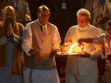 Modi visits Varanasi, offers prayers at Kashi Vishwanath temple Modi visits Varanasi, offers prayers at Kashi Vishwanath temple