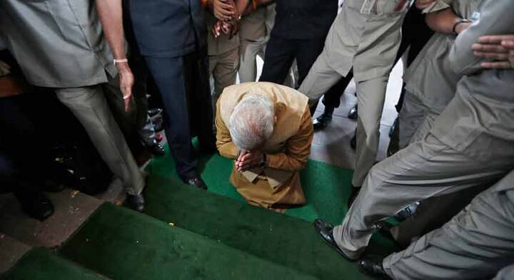 Image of the day: India's PM-elect, Narendra Modi, bows in front of Parliament Image of the day: India's PM-elect, Narendra Modi, bows in front of Parliament