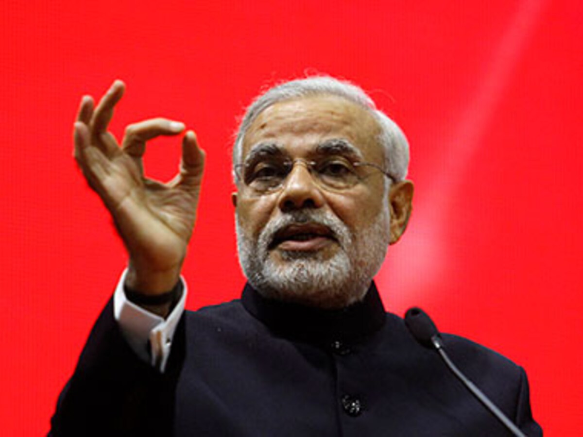 Family rule looting poor: Modi