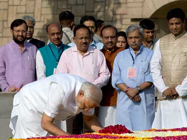 Modi visits Rajghat, pays tribute to Mahatma on day of swearing-in ...