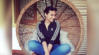 Sonakshi Sinha impresses Rajinikanth during Lingaa shoot