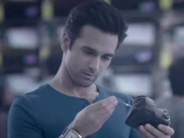 Savings are now in your hands, says new ad for Snapdeal's mobile app  Savings are now in your hands, says new ad for Snapdeal's mobile app