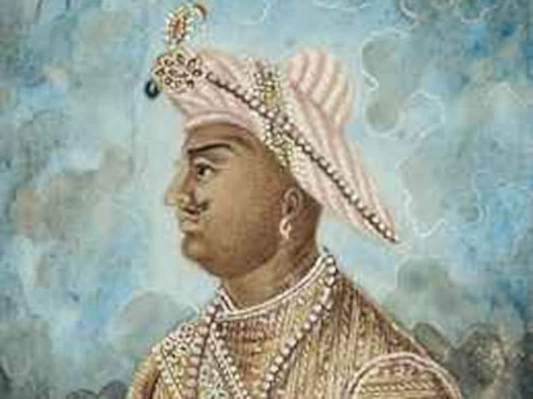 Undisclosed buyer buys Tipu Sultan's gold ring for 145,000 pounds in  auction-Business News , Firstpost