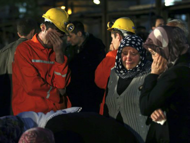 Fire breaks out at Turkey mine, hinders rescue efforts Fire breaks out at Turkey mine, hinders rescue efforts