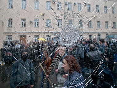 Ukraine: Pro-Russian crowd storms police HQ in Odessa Ukraine: Pro-Russian crowd storms police HQ in Odessa