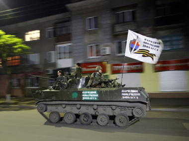 Ukraine crisis: Unmarked tanks were Russian, says NATO Ukraine crisis: Unmarked tanks were Russian, says NATO