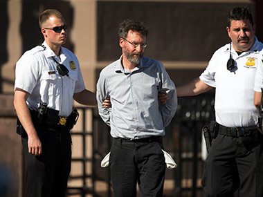 White House locked down after car trails Obama's daughters White House locked down after car trails Obama's daughters