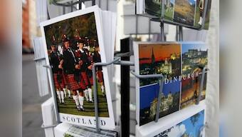 Independence battle tightens as Scots chide negative pro-UK campaign: poll