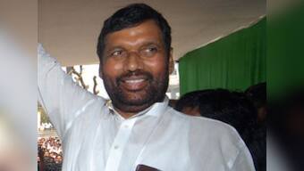 Paswan hits back after Lalu calls him 'weather man' for aligning with BJP