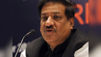 Maharashtra CM holds meeting with Cong leaders after poll disaster