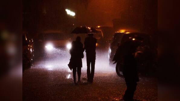 Showers in Delhi bring down soaring temperature