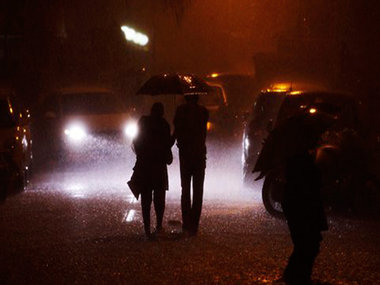 Showers in Delhi bring down soaring temperature Showers in Delhi bring down soaring temperature