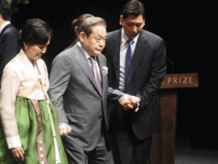 Samsung Electronics chairman suffers cardiac arrest, hospitalised Samsung Electronics chairman suffers cardiac arrest, hospitalised