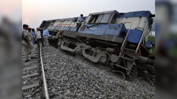 Maharashtra: Passenger train derails, 10 feared dead