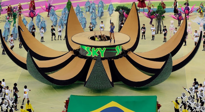 Glitz, glamour and Pitbull: Colourful start for World Cup 2014