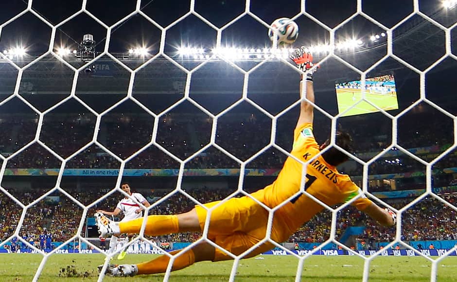 Costa Rica's Michael Umana shoots to score a goal past Greece's goalkeeper Orestis Karnezis during a penalty shootout in their 2014 World Cup round of 16 game at the Pernambuco arena in Recife June 29, 2014. REUTERS