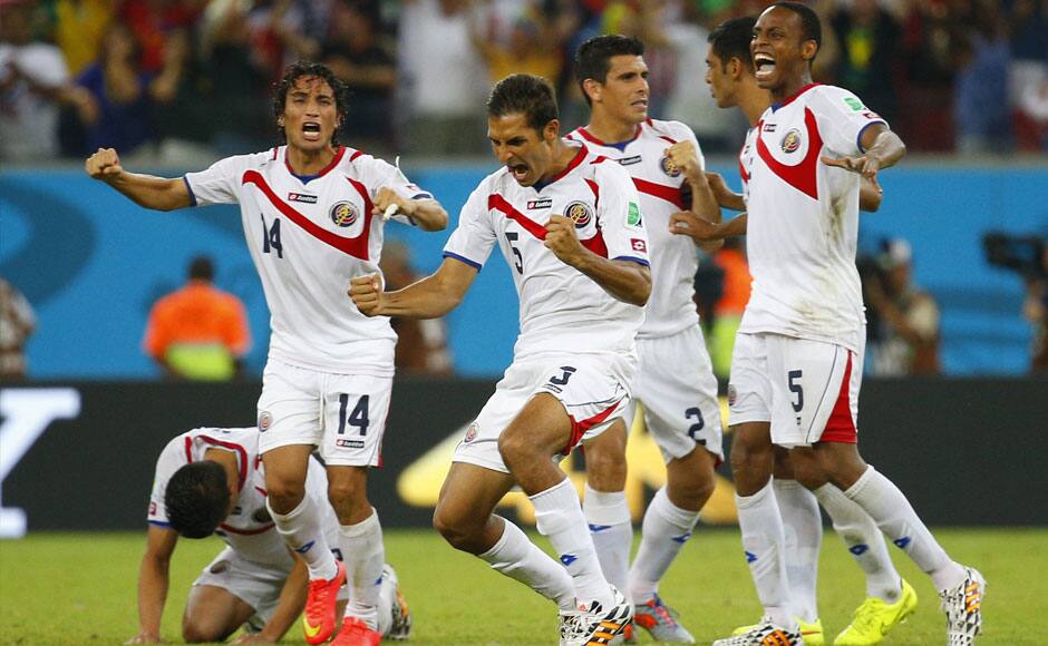 Costa Rica's players react as goalkeeper Keilor Navas makes a save against Greece's Theofanis Gekas during their penalty shootout in their 2014 World Cup round of 16 game against Greece at the Pernambuco arena in Recife June 29, 2014. REUTERS