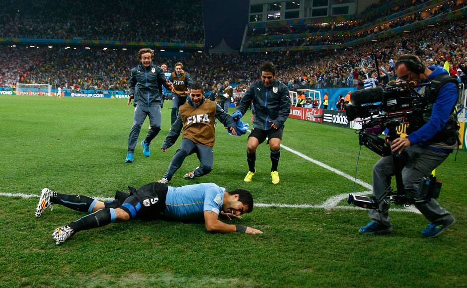 Suarez went berserk in celebrates after scoring his 2nd goal. Reuters