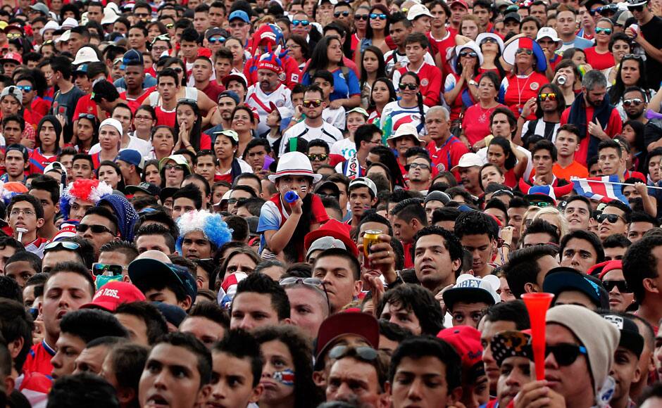 Fans of Costa Rica watch a broadcast of the 2014 World Cup round of 16 game between Costa Rica and Greece, in San Jose June 29, 2014. REUTERS