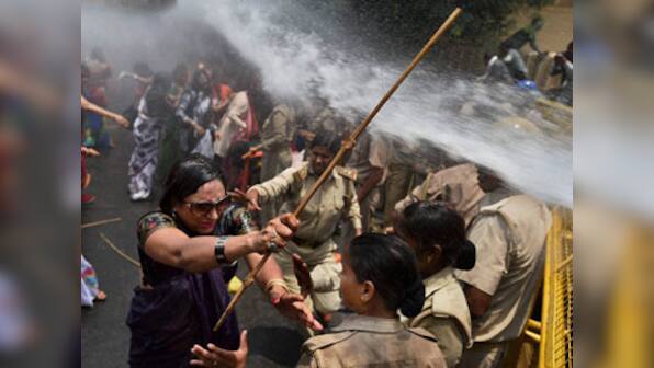 Police use water cannons on protesters outside Akhilesh's house