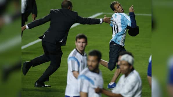 FIFA World Cup 2014: Fans invade pitch during Argentina training