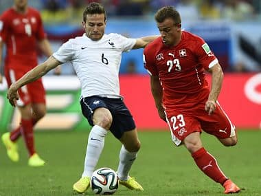 File picture of France's Yohan Cabaye (L). Reuters