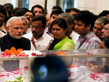Bereaved BJP mourns 'farmer's leader' Gopinath Munde Bereaved BJP mourns 'farmer's leader' Gopinath Munde