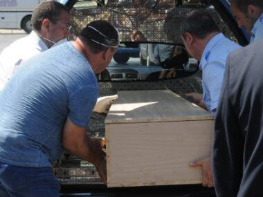 Officers carry a coffin containing the remains of a migrant in Palermo’s port, Sicily, Italy. AP 