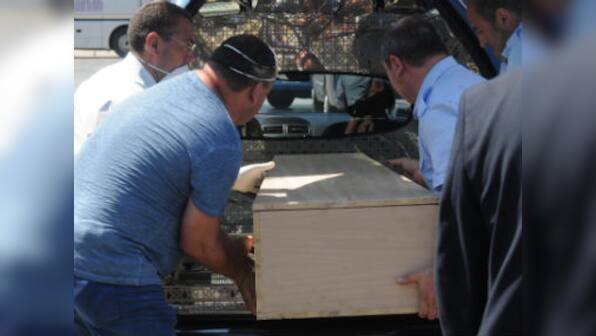 Italian navy finds 30 corpses in boat that was carrying migrants