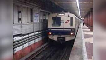 Kolkata: Passengers collapse as metro gets stuck in tunnel for hours