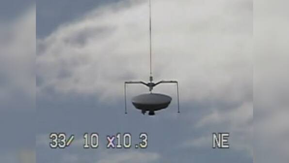 Nasa's 'flying saucer' for Mars splashes back down after test