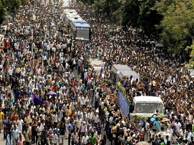 Stampede situation outside Eden Gardens as KKR celebrate IPL win Stampede situation outside Eden Gardens as KKR celebrate IPL win
