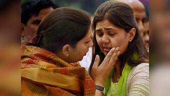 Gopinath Munde cremated, daughter Pankaja lights funeral pyre