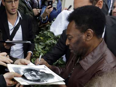 Brazilian Pele still in hospital, shows no symptoms of infection Brazilian Pele still in hospital, shows no symptoms of infection